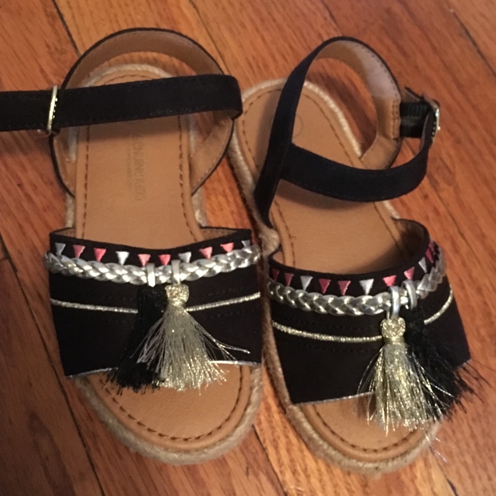 OSHKOSH gold and black tassel sandals